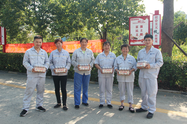 402cc永利登录主页科技工会开展“夏送清凉”慰问活动
