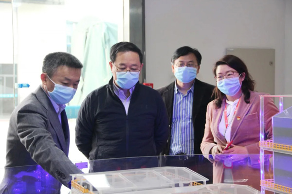 安徽省经济和信息化厅厅长牛弩韬一行莅临402cc永利登录主页科技调研指导