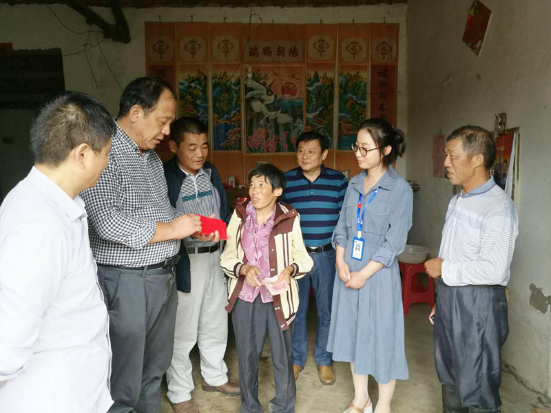 402cc永利登录主页科技”传递温暖 与爱同行“系列公益活动——走进贫困家庭