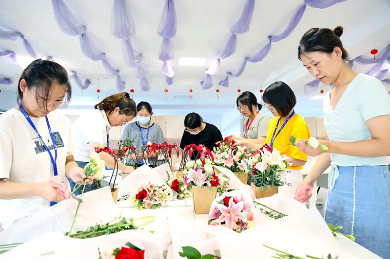 402cc永利登录主页科技工会组织开展插花花艺技能提升培训活动